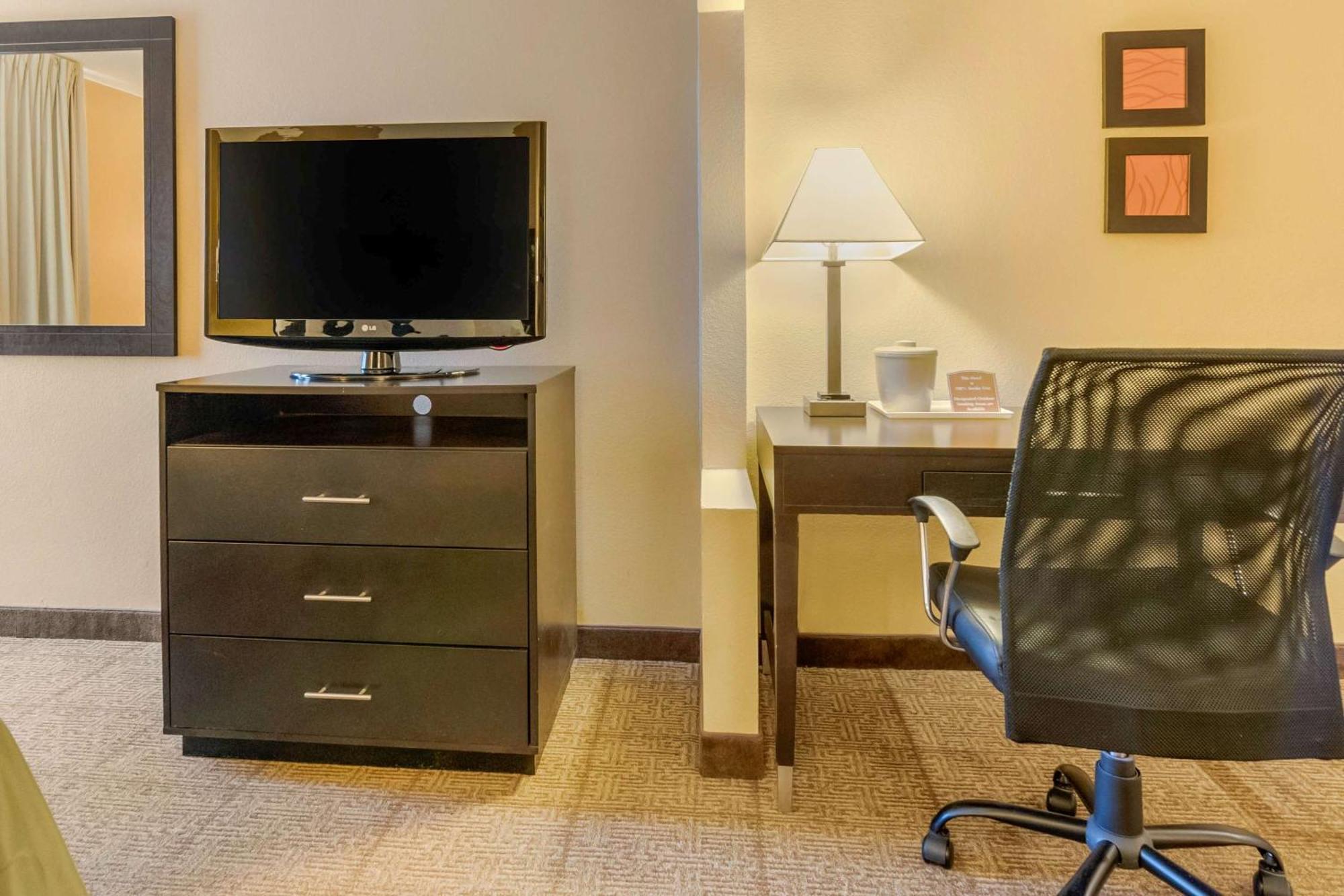 Quality Inn & Suites Lenexa Kansas City Dış mekan fotoğraf