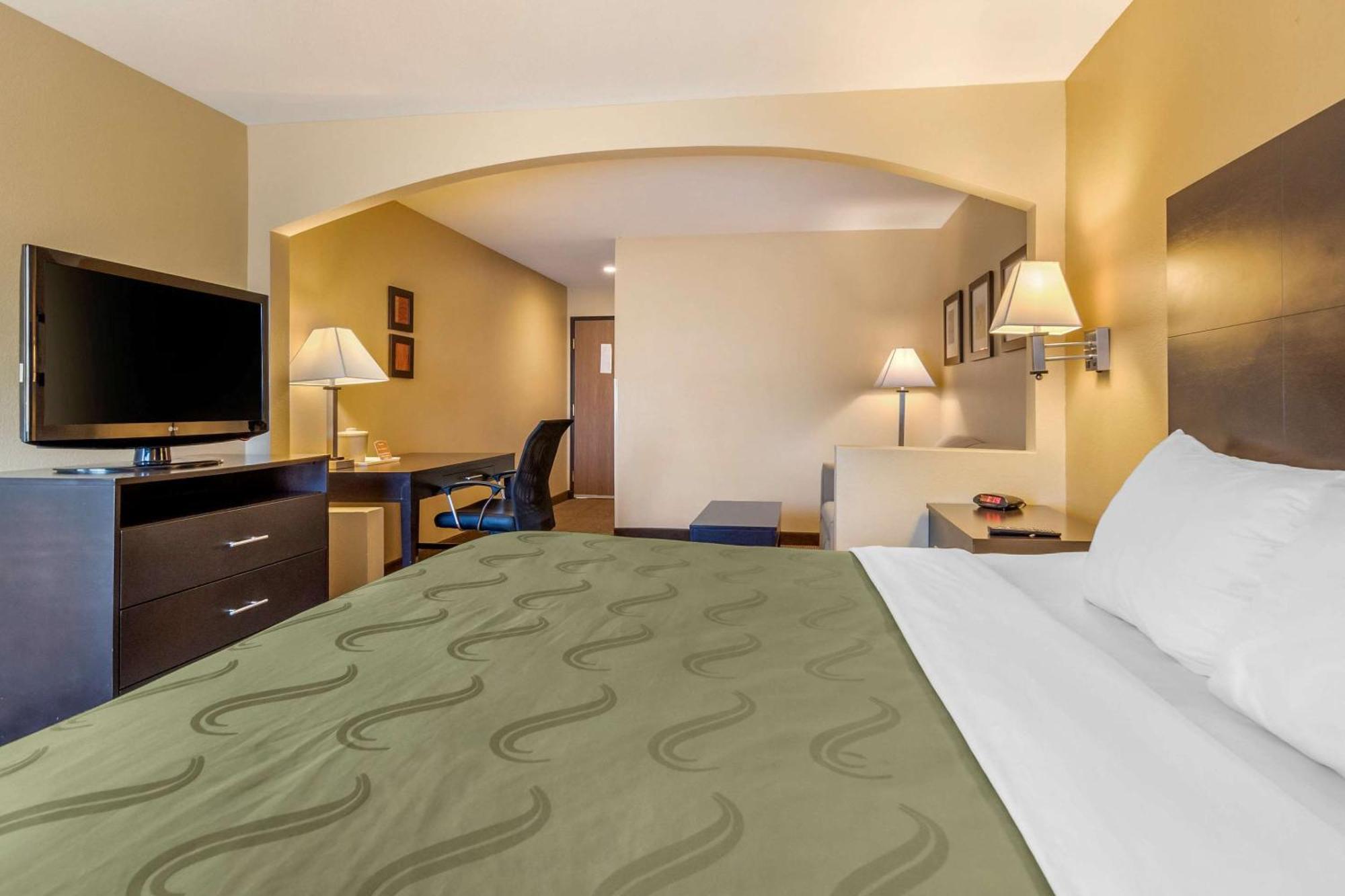 Quality Inn & Suites Lenexa Kansas City Dış mekan fotoğraf