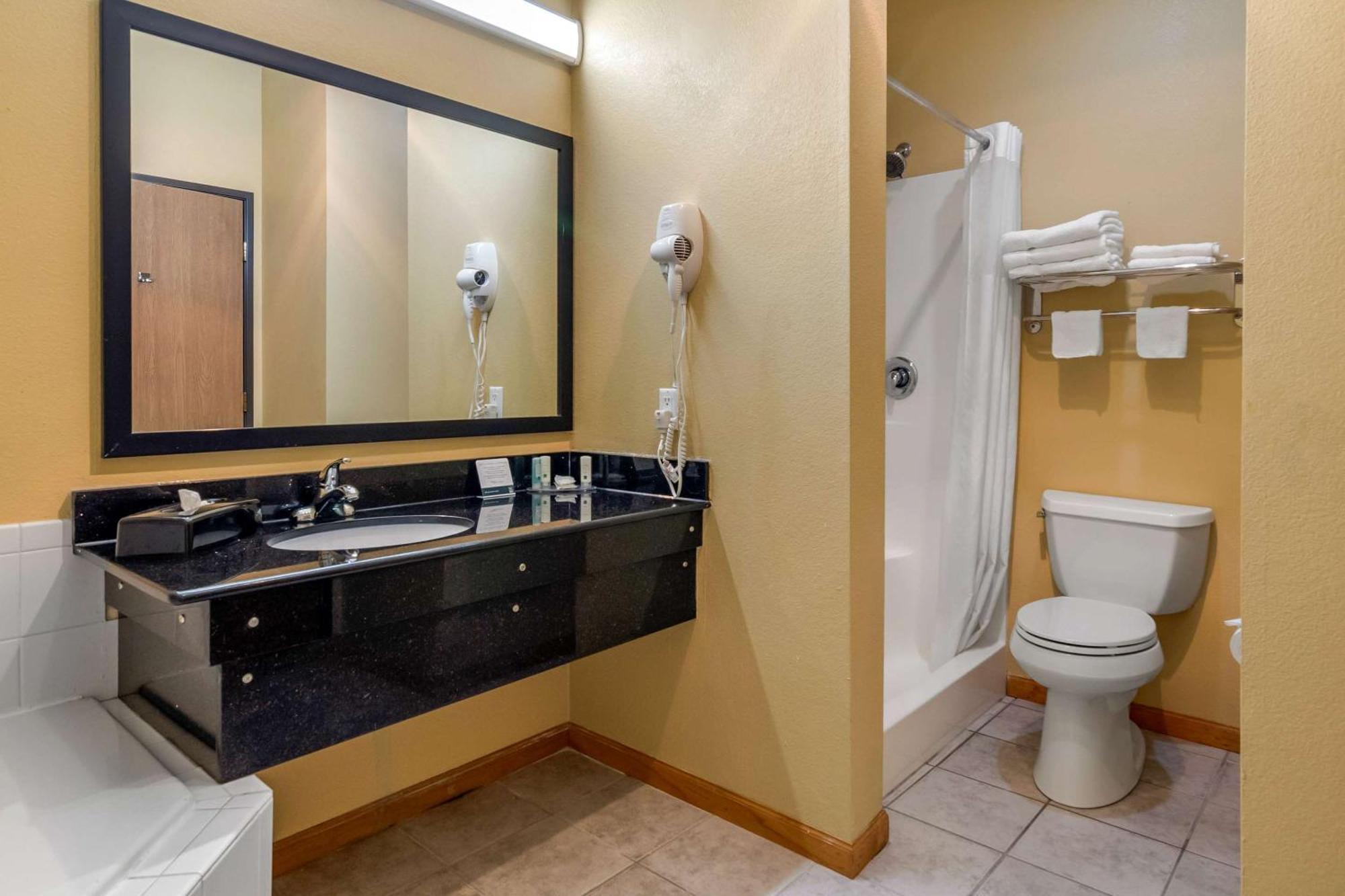 Quality Inn & Suites Lenexa Kansas City Dış mekan fotoğraf