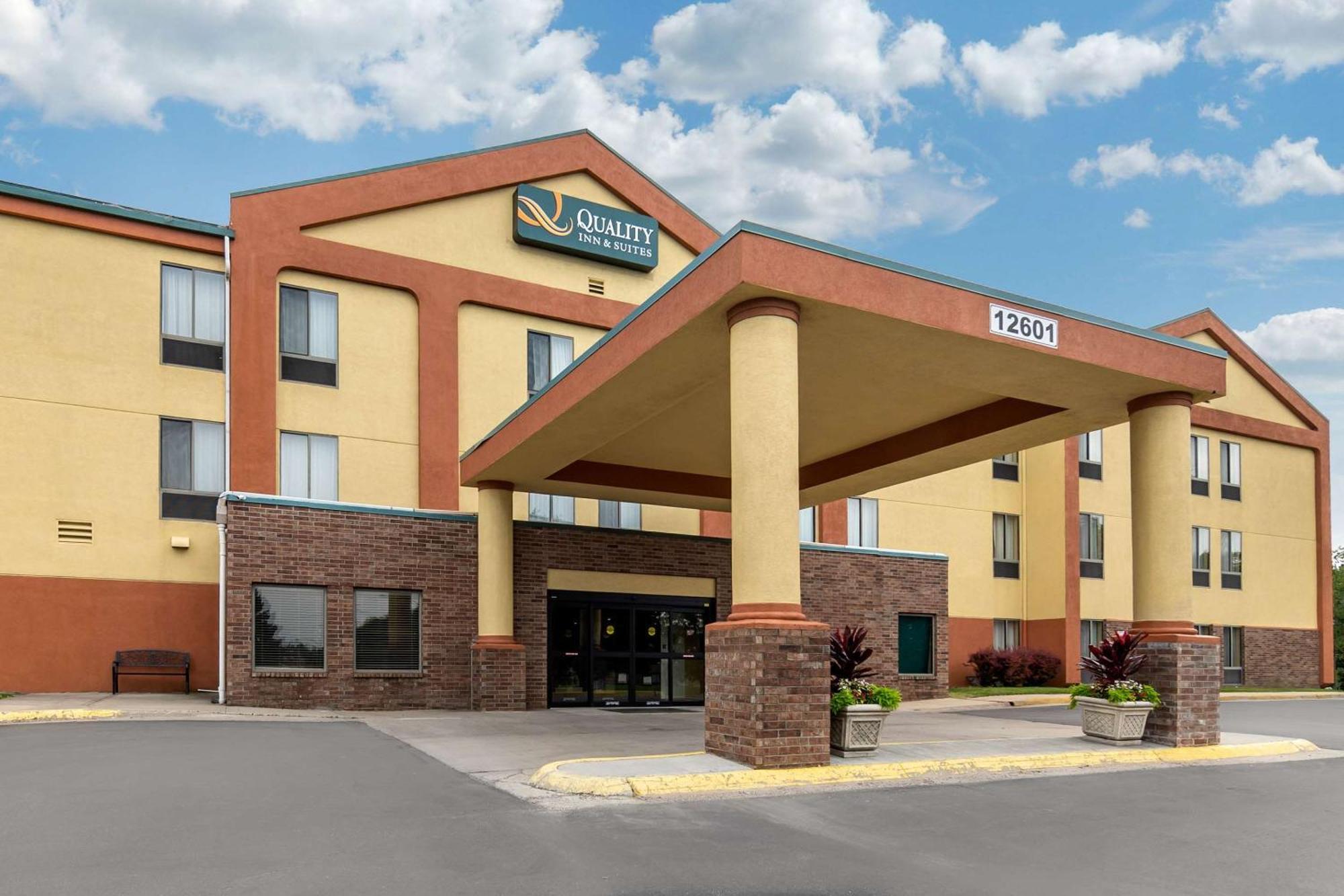 Quality Inn & Suites Lenexa Kansas City Dış mekan fotoğraf